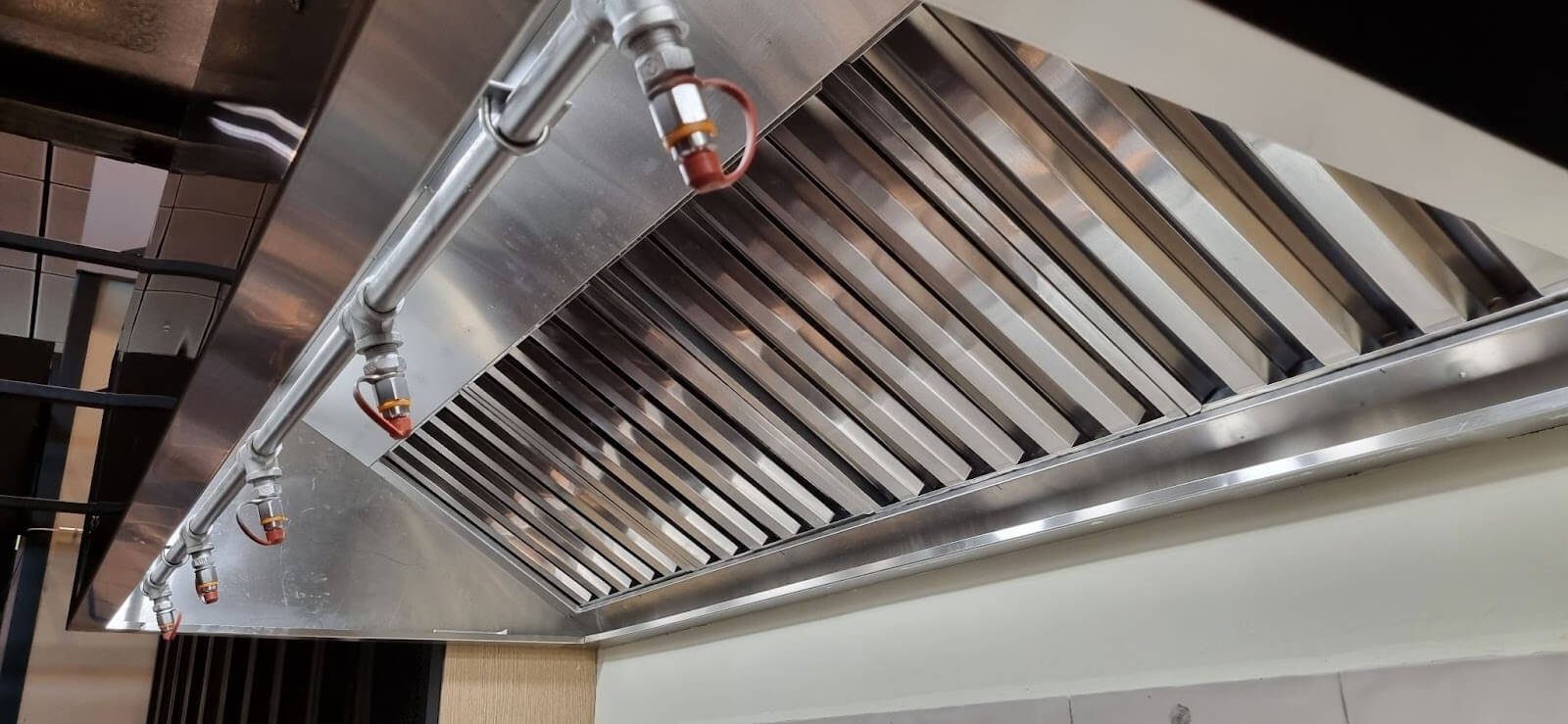 Commercial kitchen hood fire suppression system